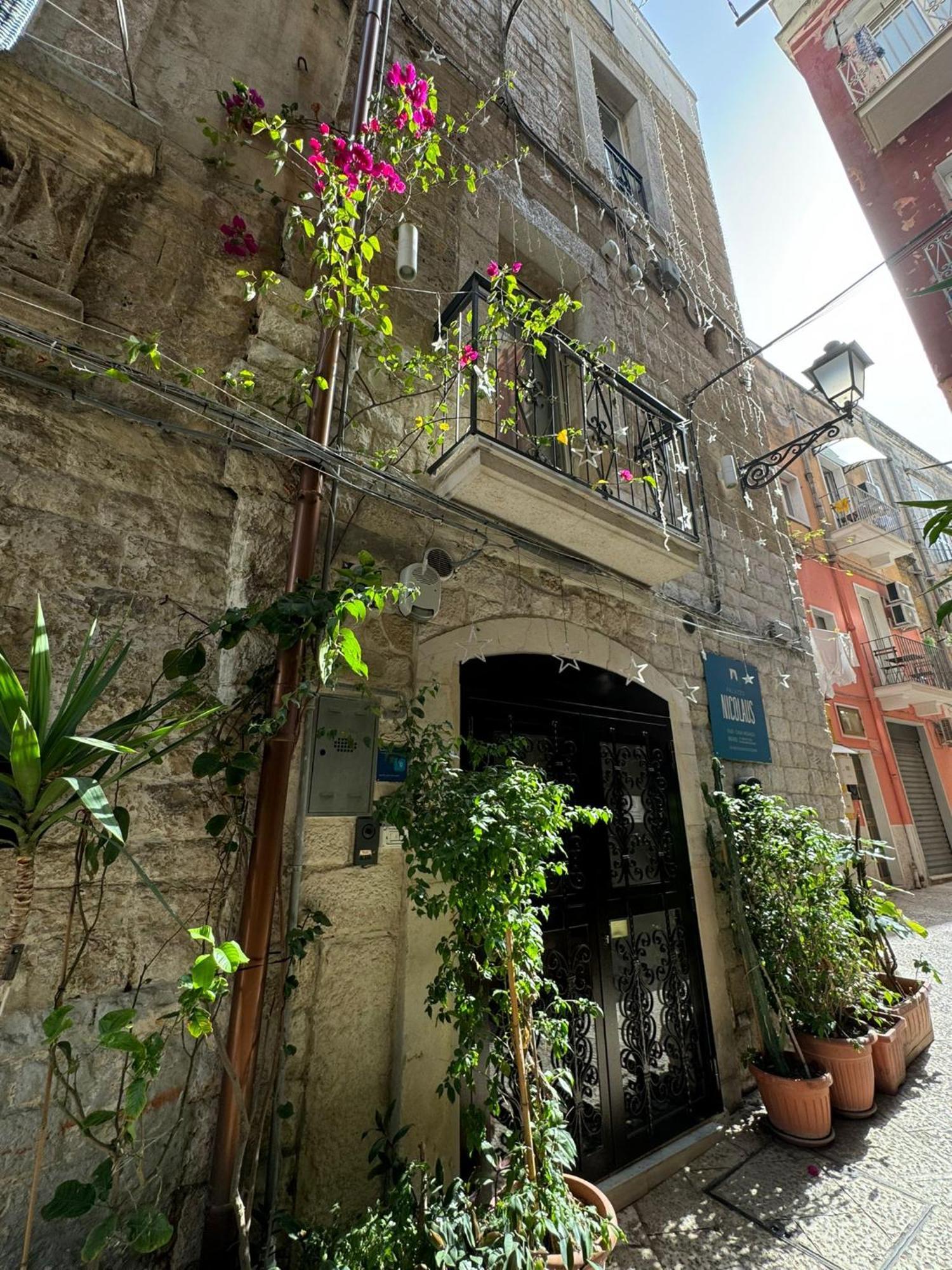 Palazzo Nicolaus Del Borgo Antico Bed & Breakfast Bari Exterior photo
